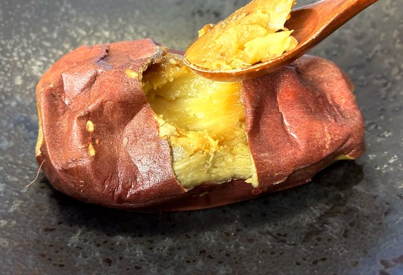 焼き上げたさつまいもの断面